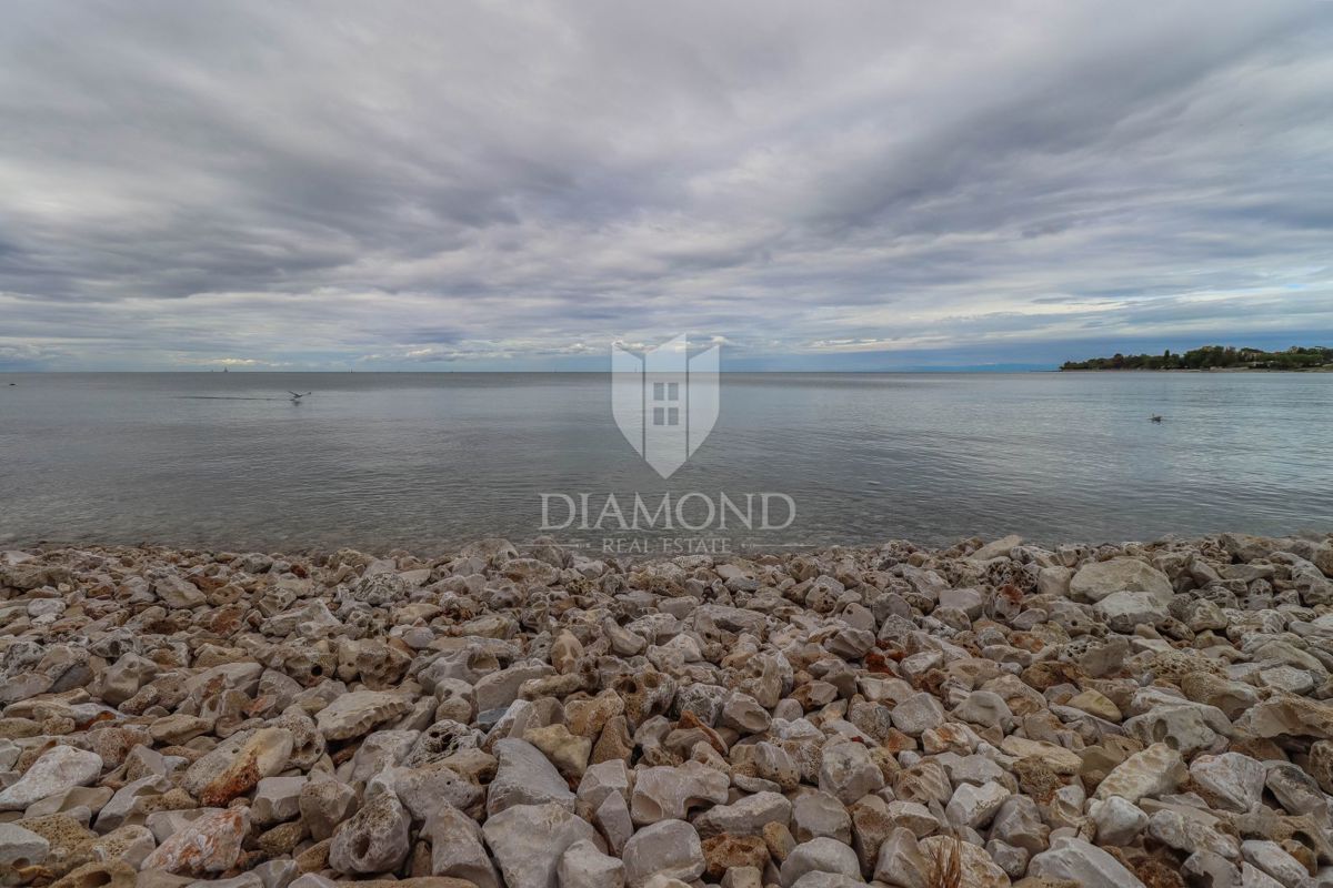 Umag, okolica, udobno stanovanje s pogledom na morje!