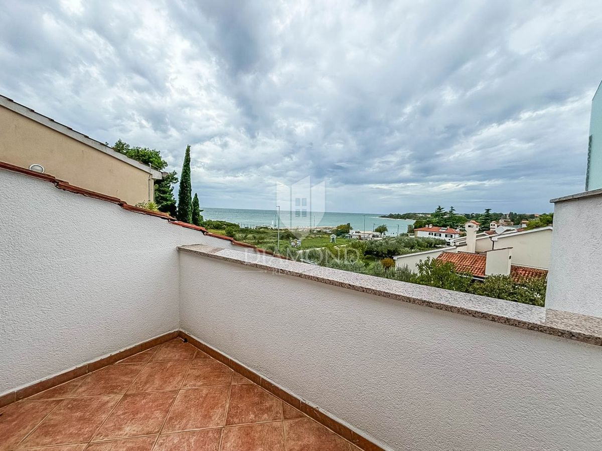 Umag, okolica, udobno stanovanje s pogledom na morje!