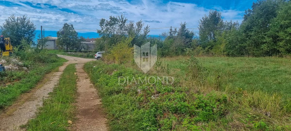 Žminj, okolica, prostorno zemljišče na koncu vasi