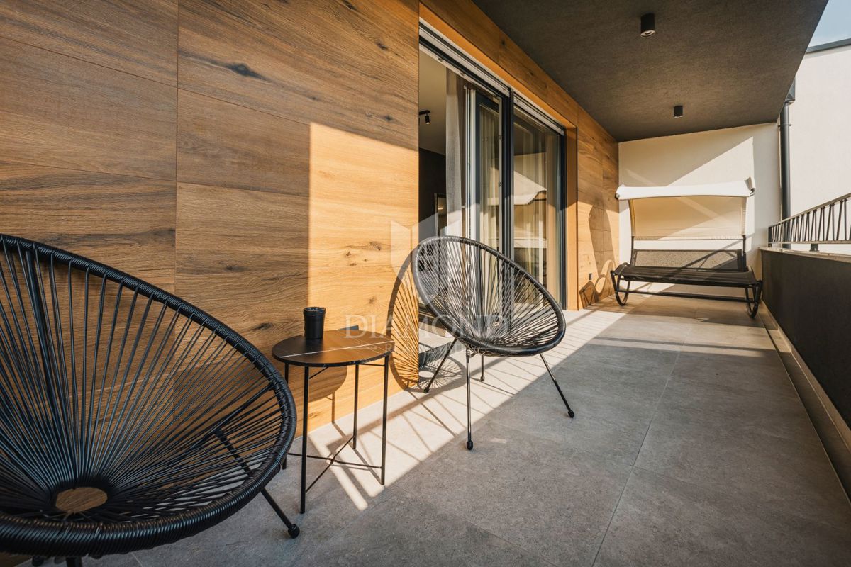 Umag, okolica! Moderna samostojna vila s 3 apartmaji in bazenom!