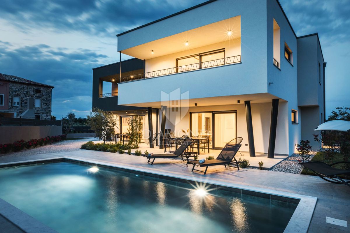 Umag, okolica! Moderna samostojna vila s 3 apartmaji in bazenom!