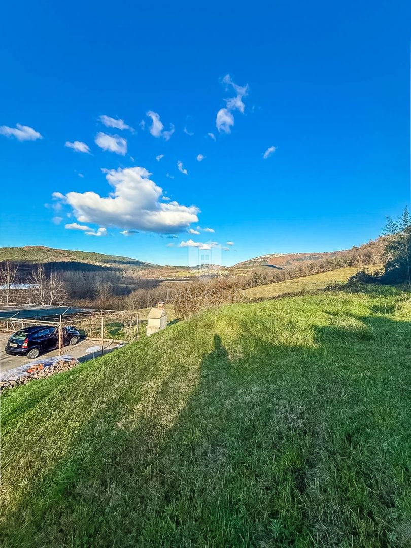 Zemljišče za gradnjo 6 stanovanj