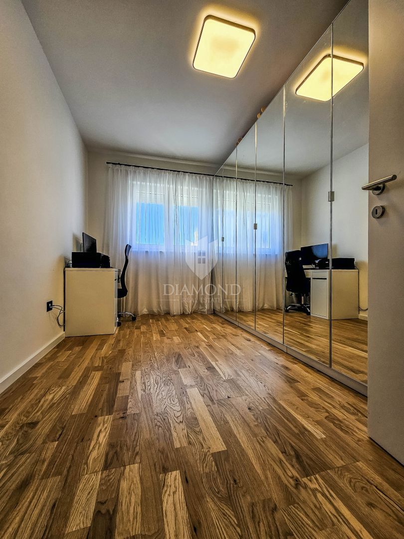Istra, Umag, moderno opremljeno stanovanje s 3 spalnicami!