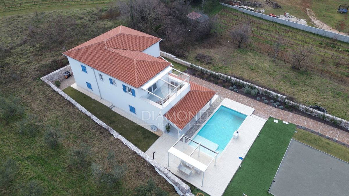 Barban, luksuzna vila z bazenom na lepi lokaciji