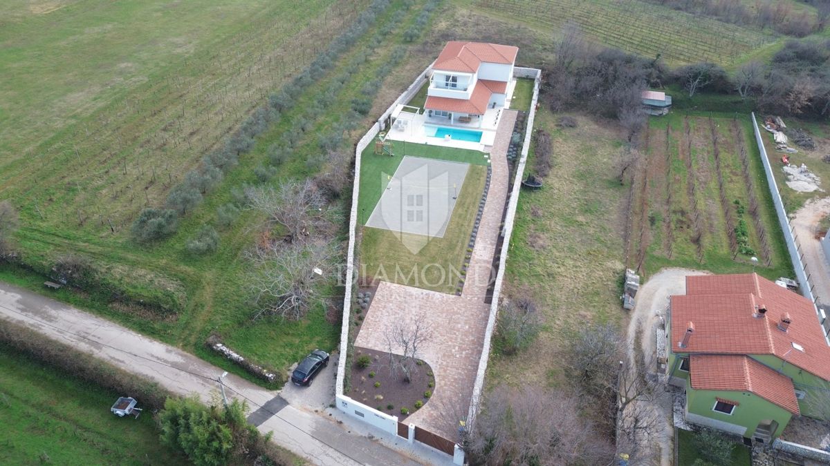 Barban, luksuzna vila z bazenom na lepi lokaciji