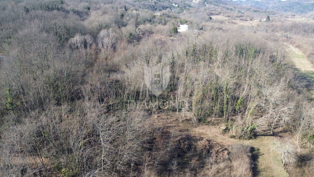 Pićan, prostorno gradbeno zemljišče z odprtim razgledom 