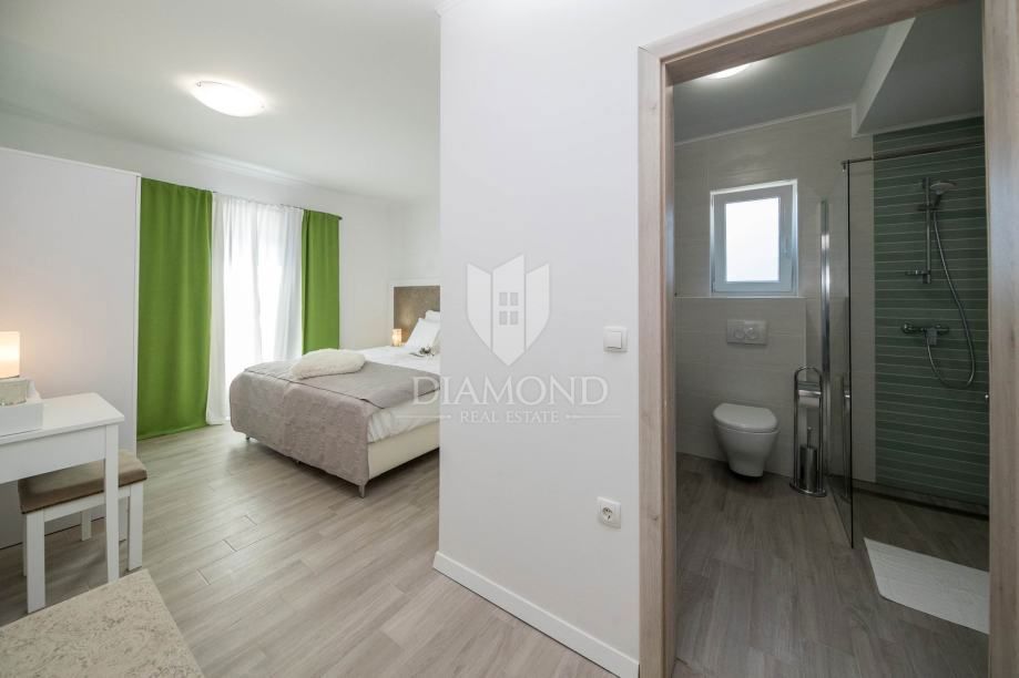 Edinstvena vila z notranjim bazenom