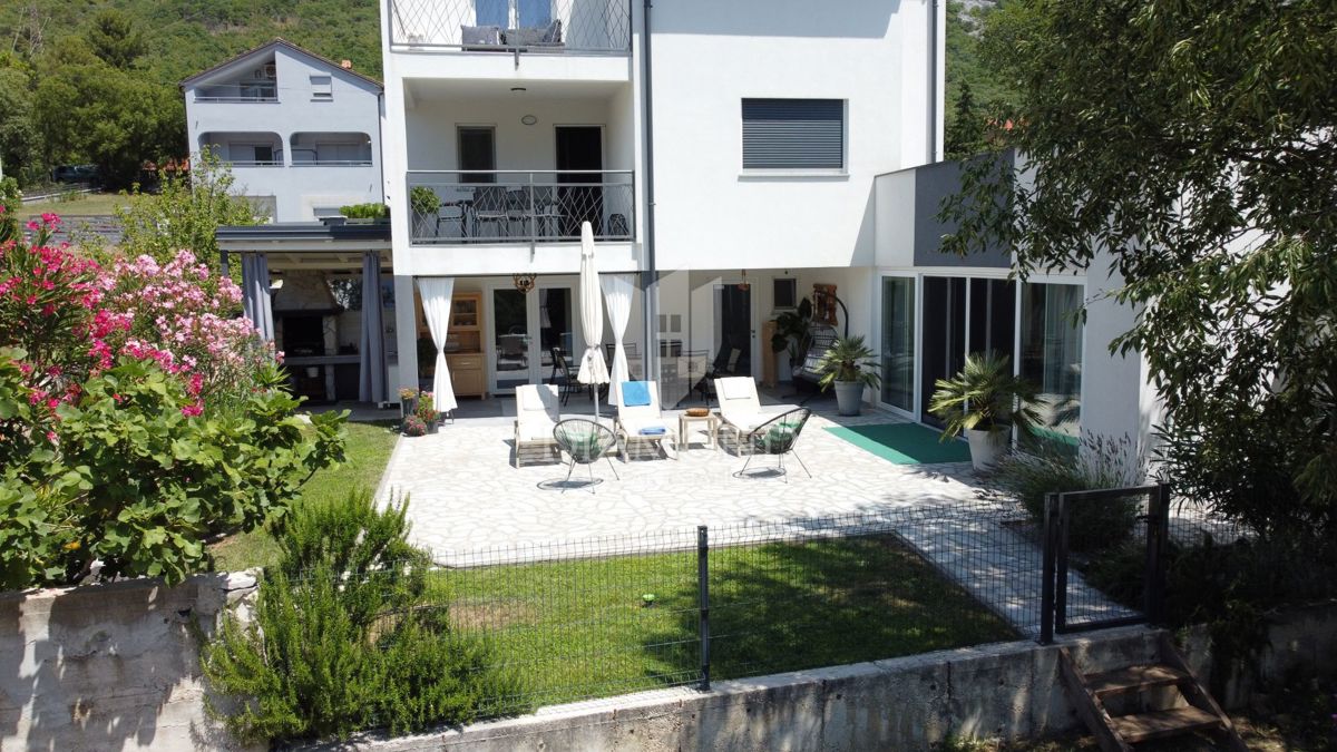Edinstvena vila z notranjim bazenom