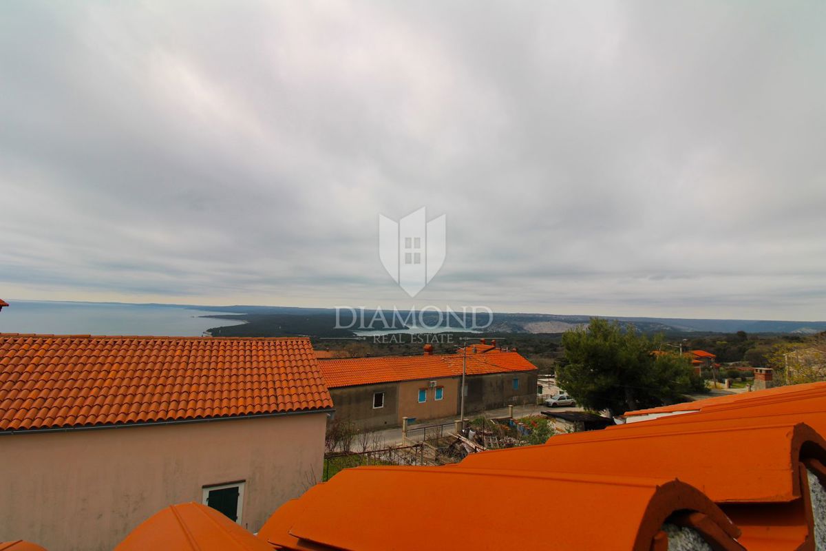 Lepa kamnita hiša v bližini Labina s pogledom na morje