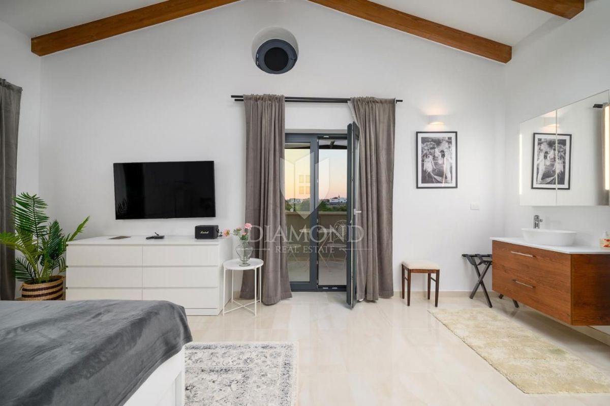 Eleganca in razkošje – vila blizu Rovinja s pogledom na morje – EKSKLUZIVNA PONUDBA!