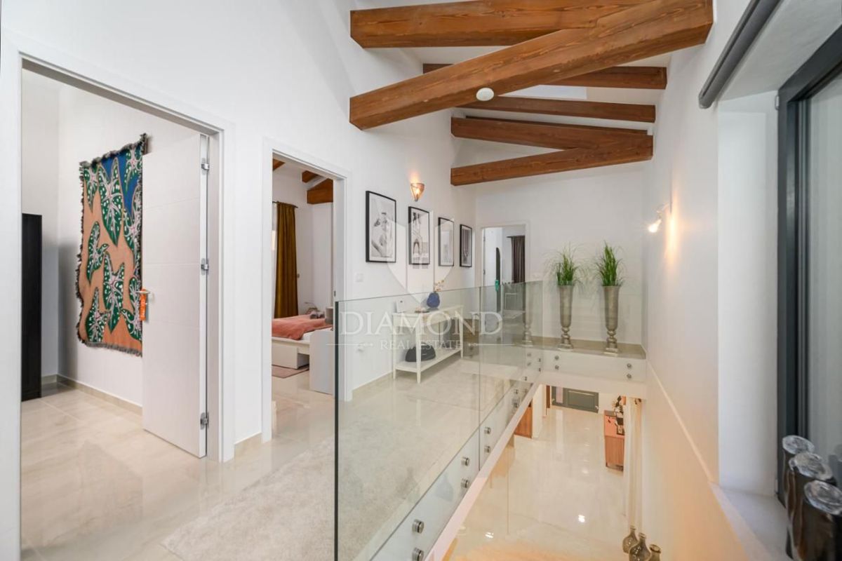 Eleganca in razkošje – vila blizu Rovinja s pogledom na morje – EKSKLUZIVNA PONUDBA!