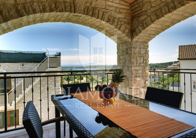 Pula okolica - udoben apartma z bazenom - pogled na morje
