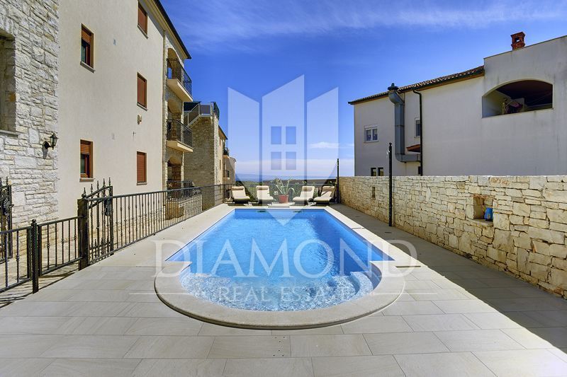 Pula okolica - udoben apartma z bazenom - pogled na morje