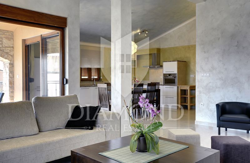 Pula okolica - udoben apartma z bazenom - pogled na morje