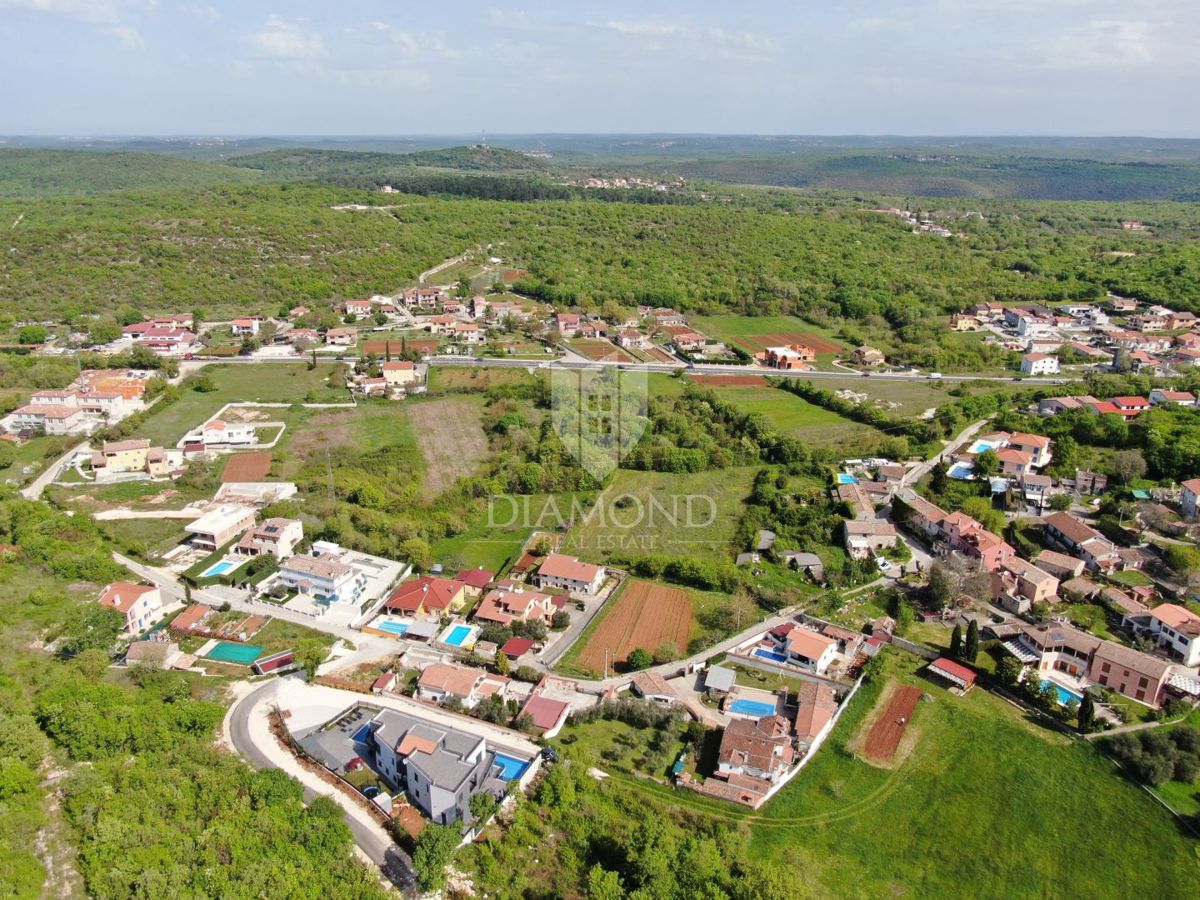 Rovinj, okolica, zemljišče na hribu z odprtim razgledom