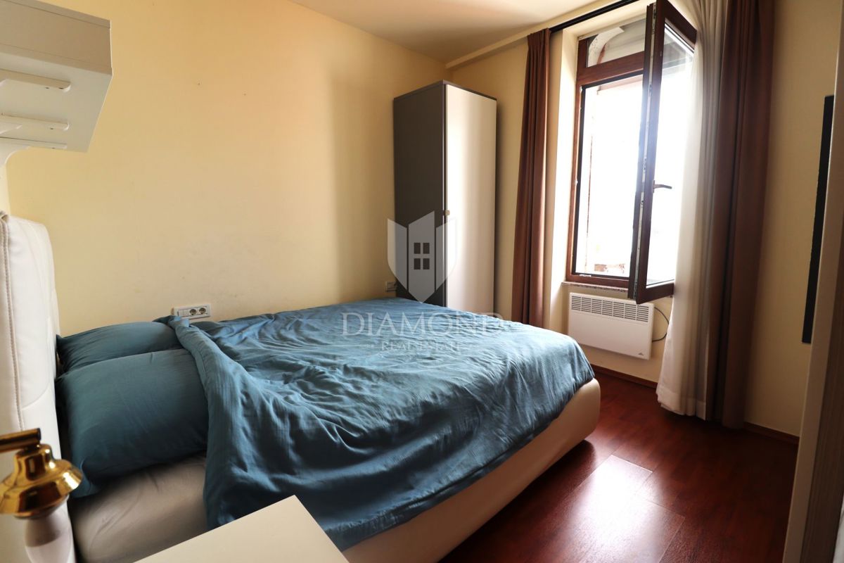 Poreč, staro mestno jedro – Čudovito stanovanje v zgodovinskem središču, 76,51 m²  Ako trebaš i skraćenu varijantu za oglasne portale ili naslov u PDF brošuri – mogu ti pomoći i s tim.