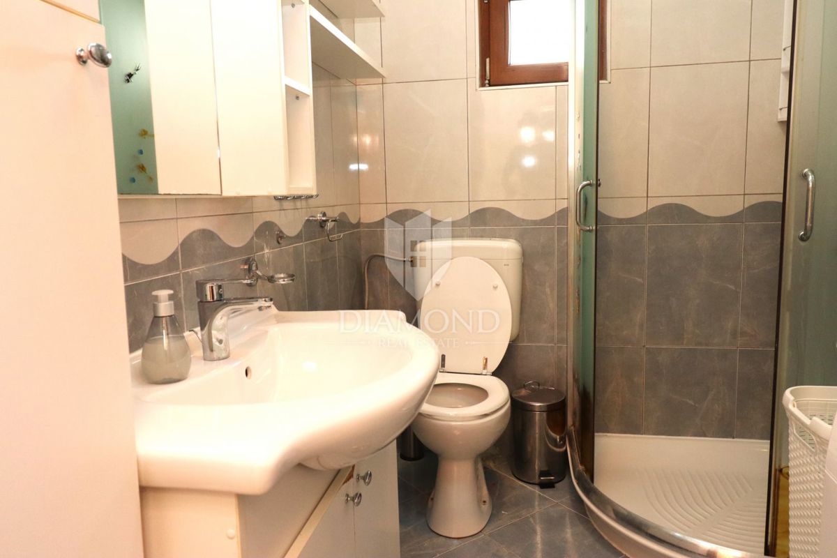 Poreč, staro mestno jedro – Čudovito stanovanje v zgodovinskem središču, 76,51 m²  Ako trebaš i skraćenu varijantu za oglasne portale ili naslov u PDF brošuri – mogu ti pomoći i s tim.