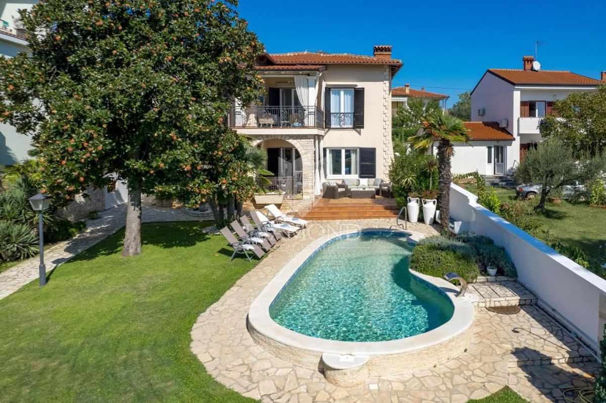 Istra, Umag – Čudovita vila v prvi vrsti ob morju