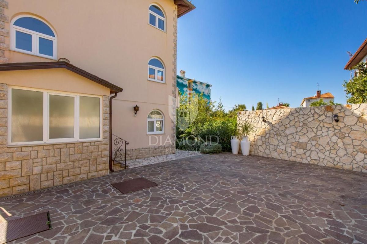 Istra, Umag – Čudovita vila v prvi vrsti ob morju