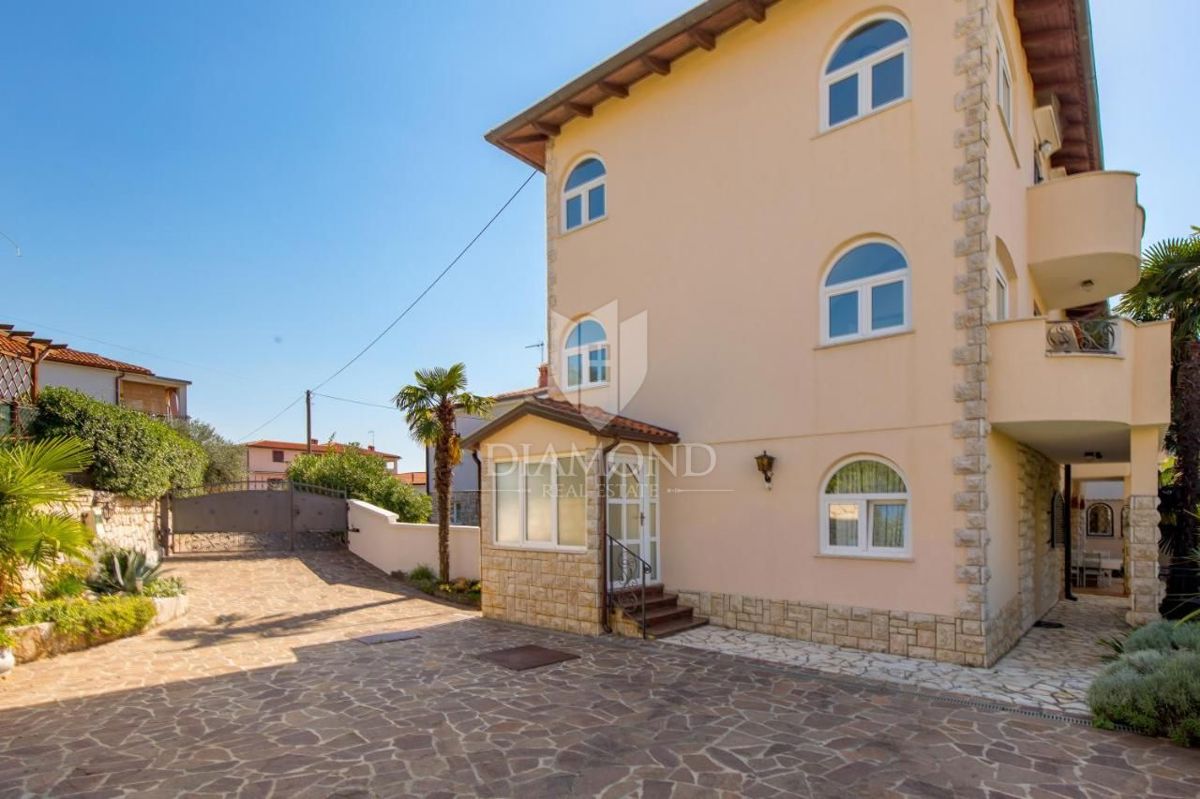 Istra, Umag – Čudovita vila v prvi vrsti ob morju