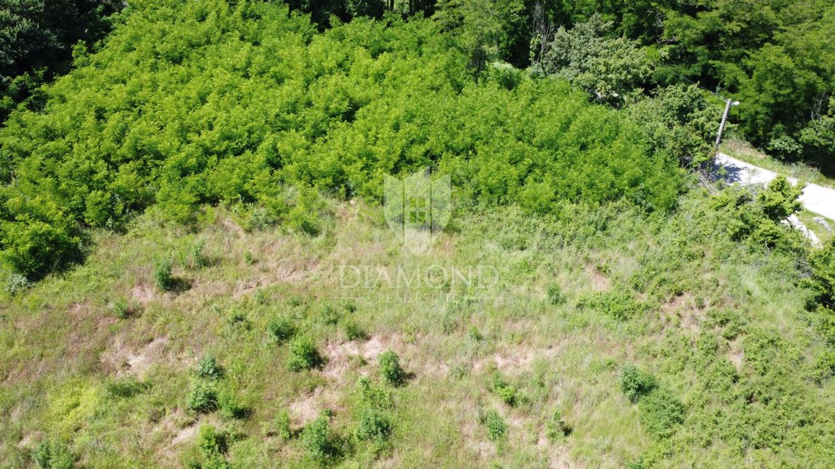 Poreč - okolica - Gradbena parcela 846 m² s projektom in dovoljenjem