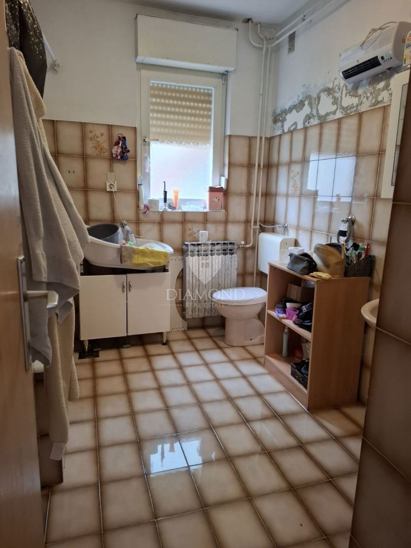 Hiša v Labinu z velikim vrtom