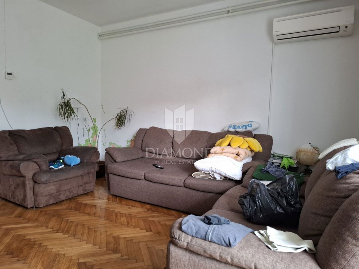 Hiša v Labinu z velikim vrtom