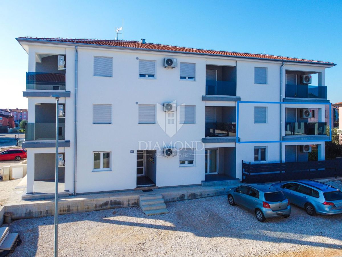 Poreč, okolica, novo dokončano stanovanje v prvem nadstropju!