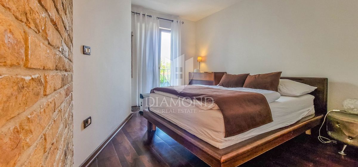 Novigrad, hiša 110m2 z lepim dvoriščem 