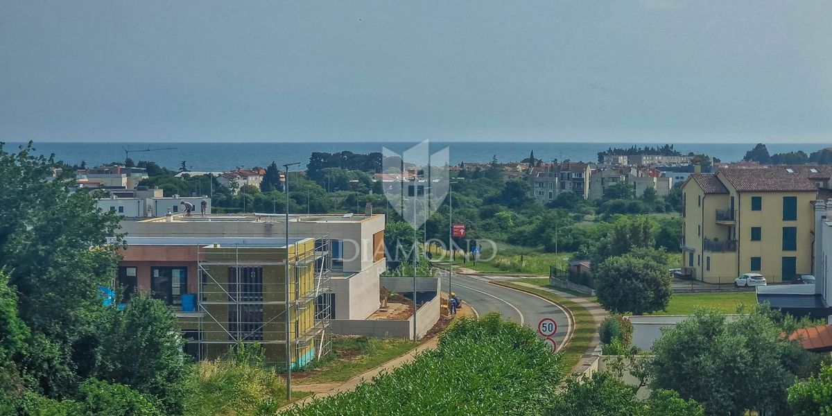 Novigrad, hiša 110m2 z lepim dvoriščem 