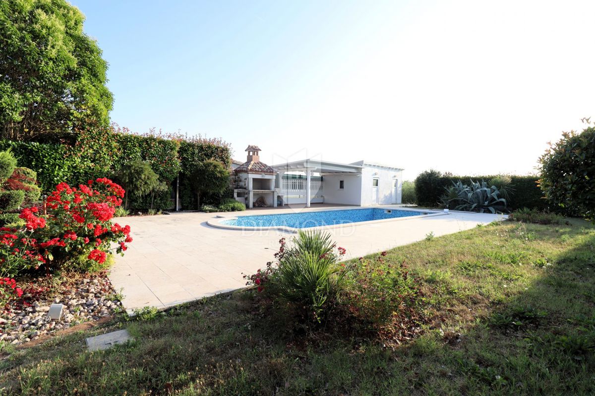 Avtentična istrska vila v bližini Poreča – potrebna je manjša naložba
