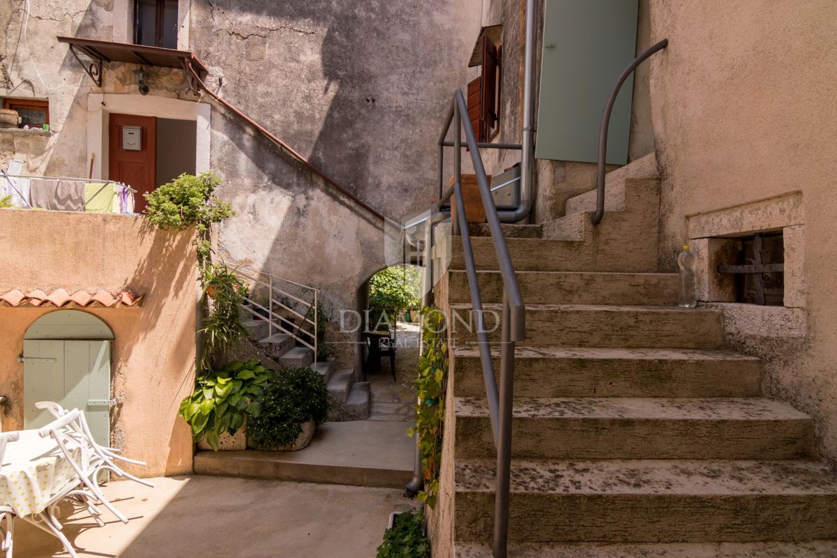 Mošćenice, čudovito dvosobno stanovanje v starem mestnem jedru