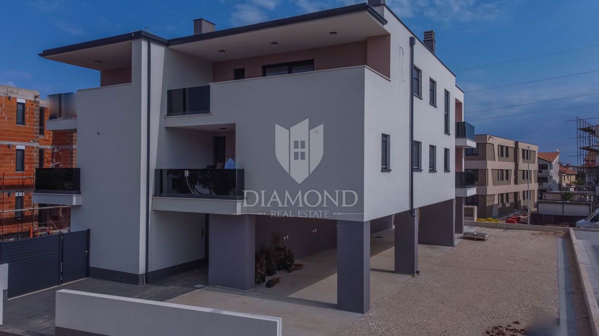 Istra, Umag, stanovanje s 3 spalnicami in 2 balkonoma!