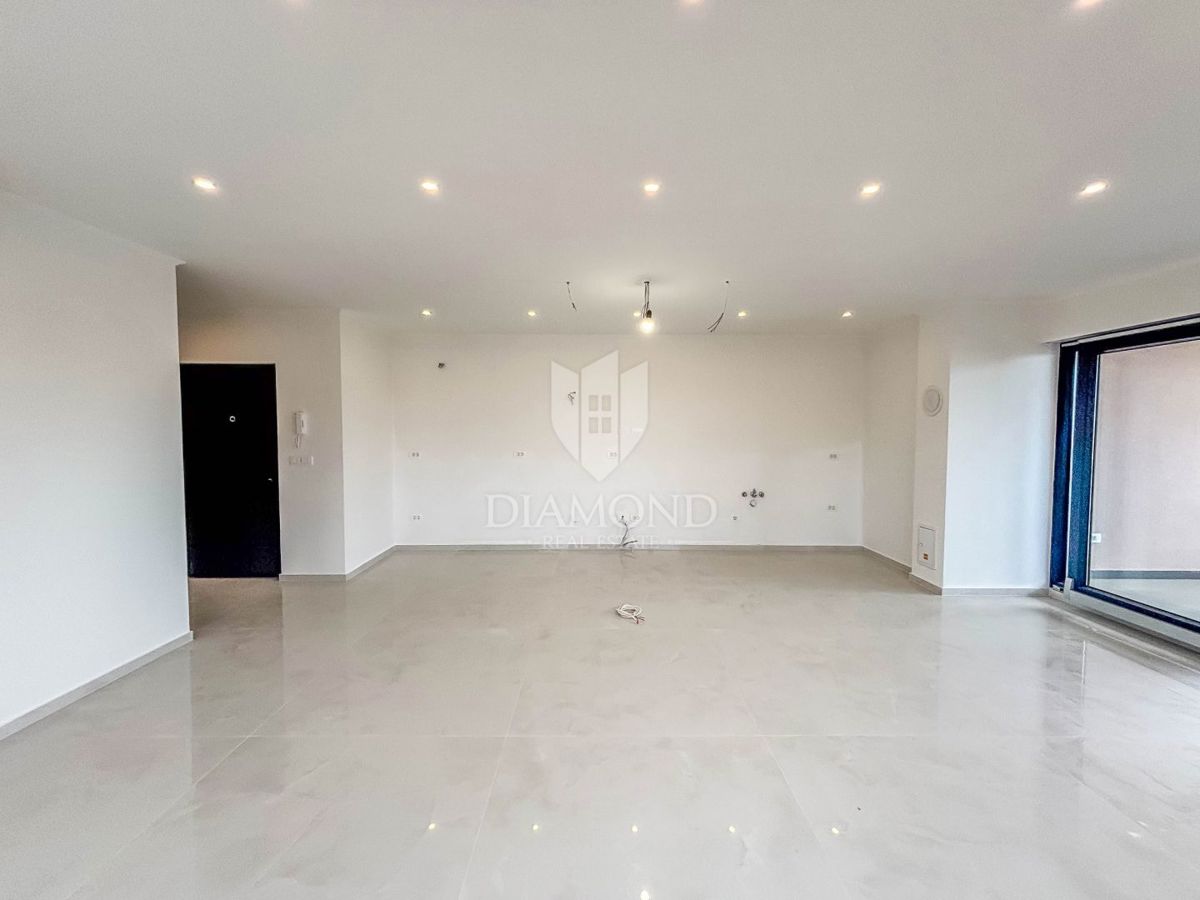 Istra, Umag, stanovanje s 3 spalnicami in 2 balkonoma!