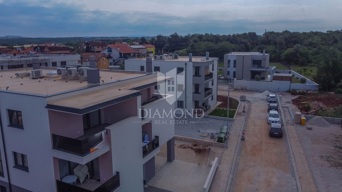 Istra, Umag, stanovanje s 3 spalnicami in 2 balkonoma!