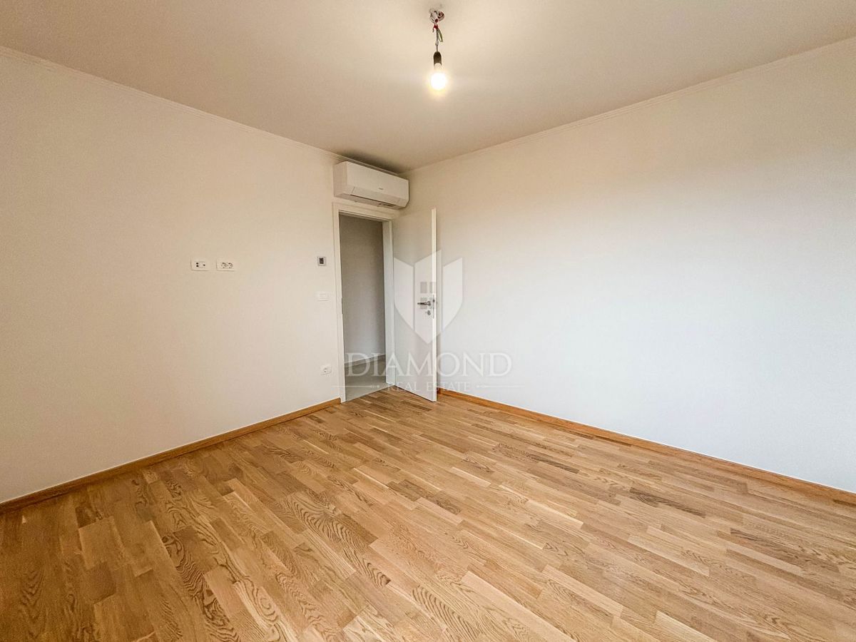 Istra, Umag, stanovanje s 3 spalnicami in 2 balkonoma!