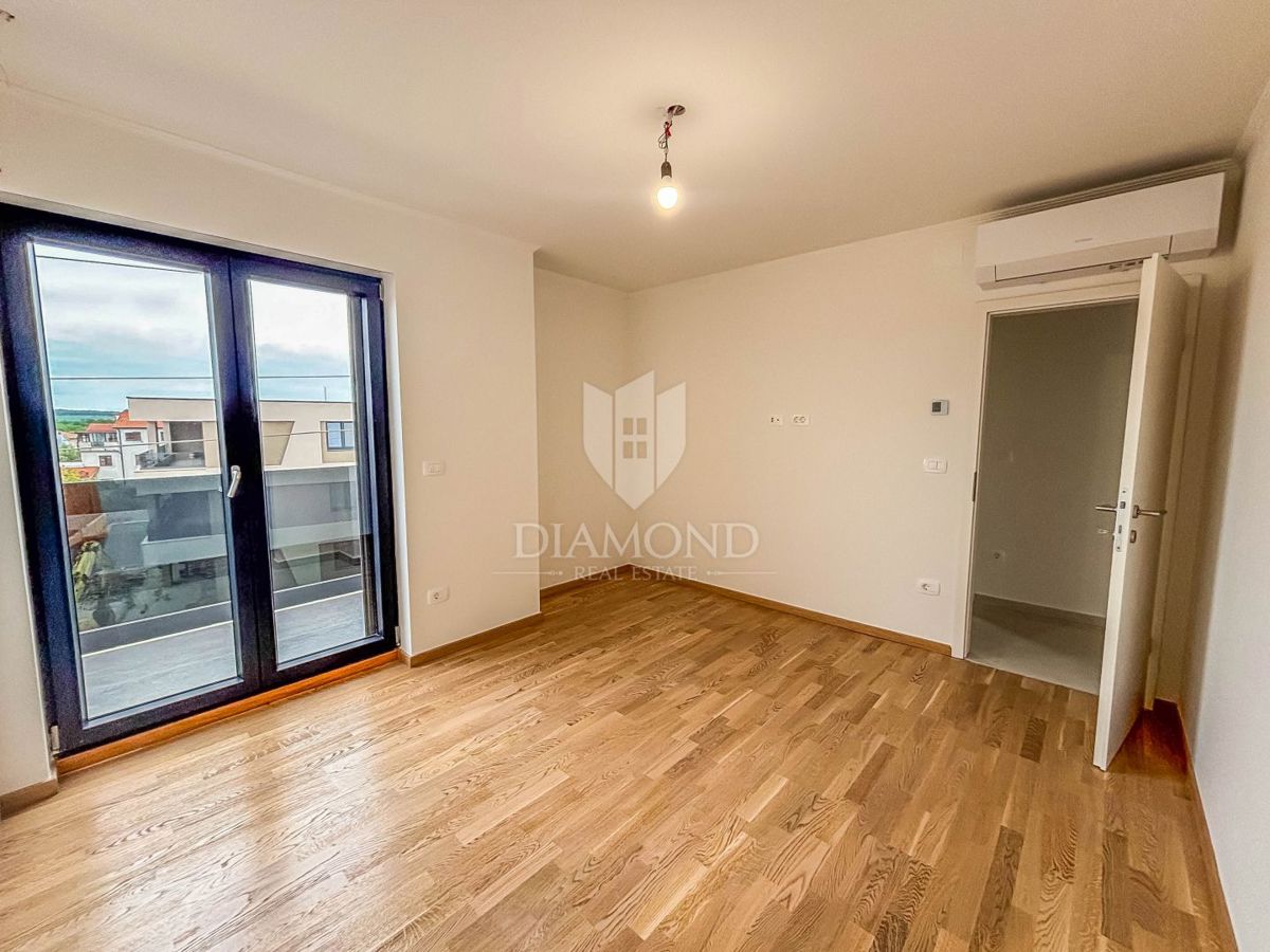 Istra, Umag, stanovanje s 3 spalnicami in 2 balkonoma!