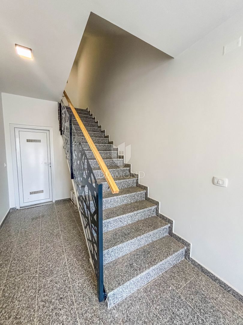 Istra, Umag, stanovanje s 3 spalnicami in 2 balkonoma!