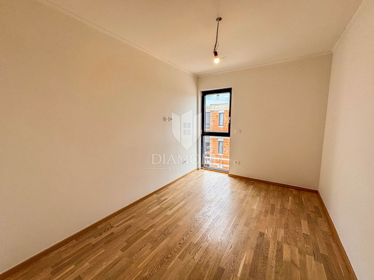 Istra, Umag, stanovanje s 3 spalnicami in 2 balkonoma!