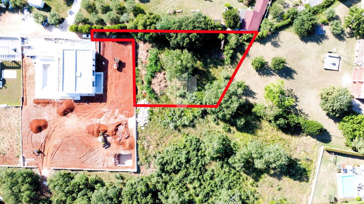 Poreč, okolica – Prostorno zemljišče s panoramskim razgledom