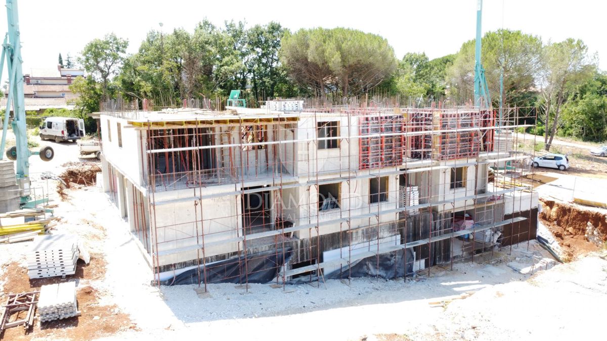 Poreč, Novo Stanovanje v Bližini Centra in Morja