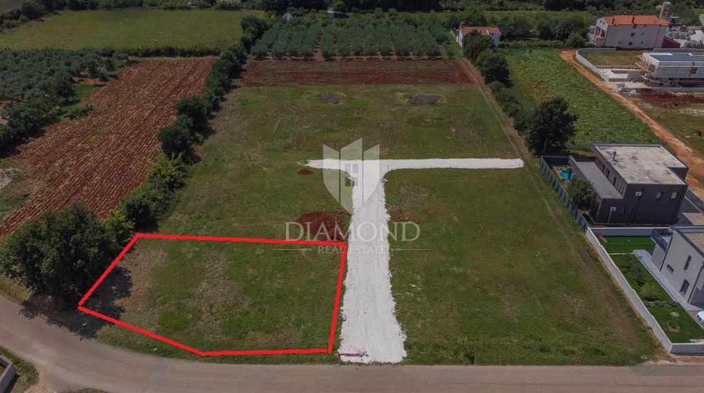 Loborika, zemljišče v mirnem in naravnem okolju 