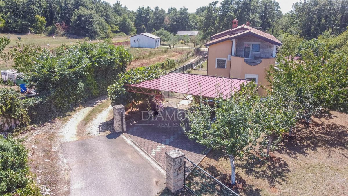 Istra, Umag, okolica, čudovita hiša z velikim vrtom!