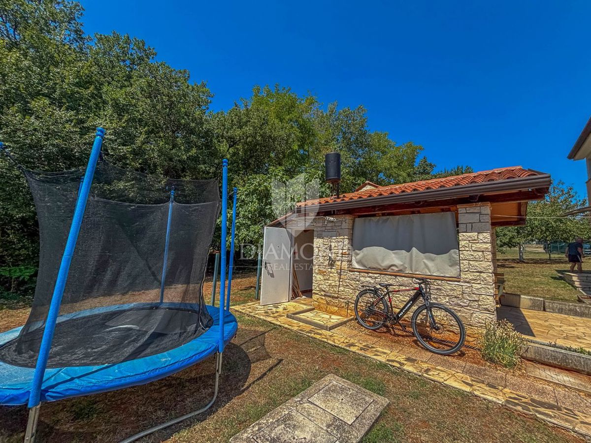 Istra, Umag, okolica, čudovita hiša z velikim vrtom!
