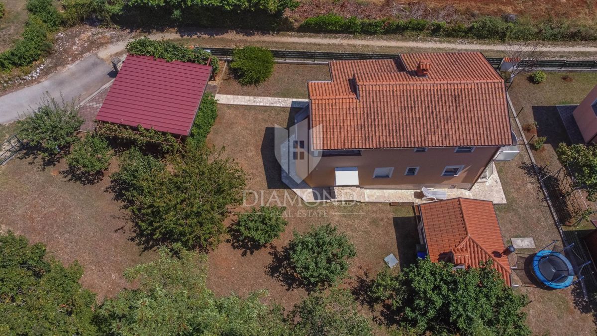 Istra, Umag, okolica, čudovita hiša z velikim vrtom!