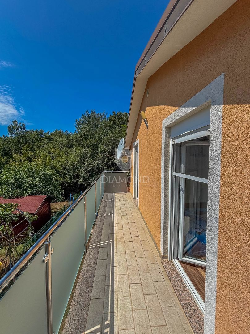 Istra, Umag, okolica, čudovita hiša z velikim vrtom!
