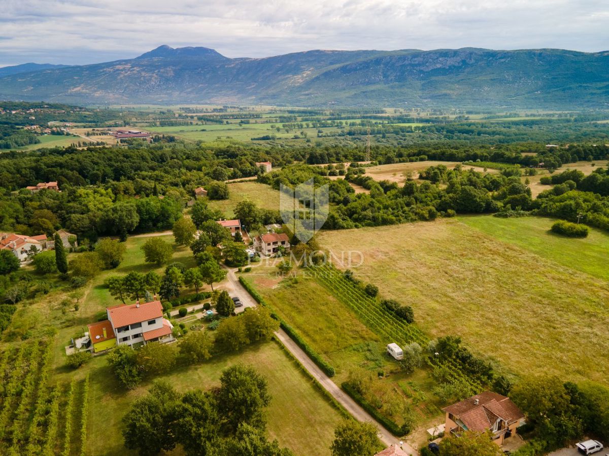 4 GRADBENE PARCELE Z DOVOLJENJI, OKOLICA LABINA