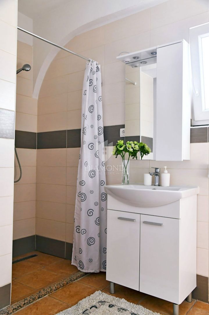 Hiša Bogovići, Malinska-Dubašnica, 450m2