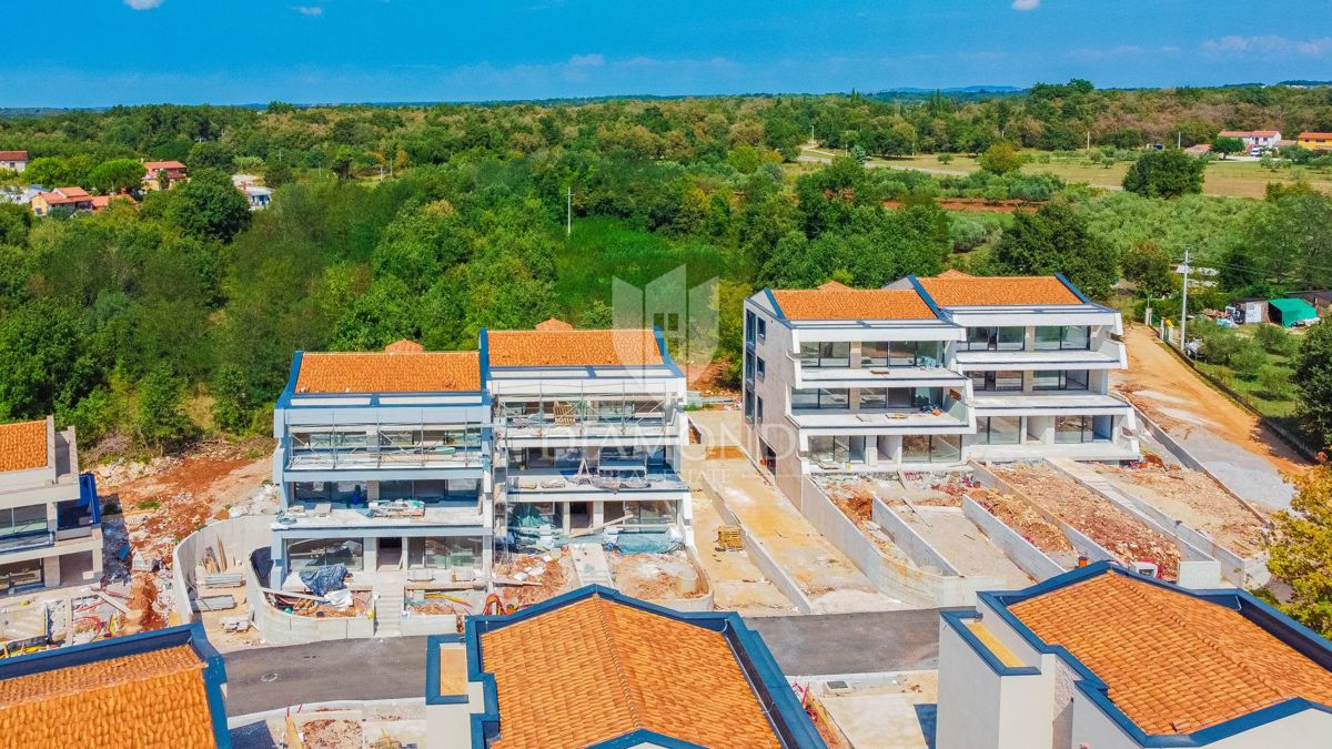 Novigrad, okolica! Apartma v letovišču 100 m od morja!