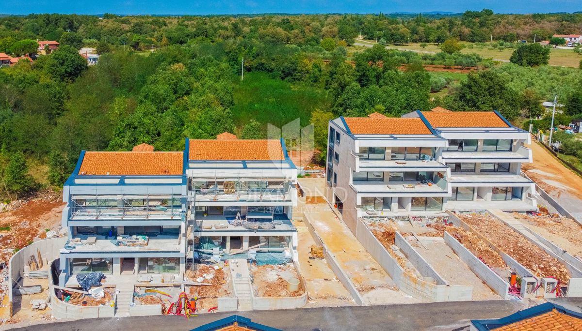 Novigrad, okolica! Apartma v letovišču 100 m od morja!